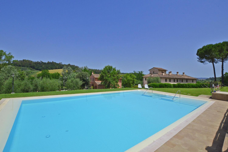 Sport & Beauty 2, Francigena Apartments with Shared Pool and Private Garden, Florence