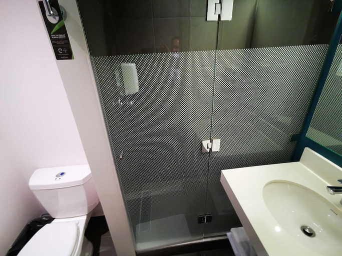 Bathroom 4, ibis budget Medellín Itagüí Metro, Itagüí