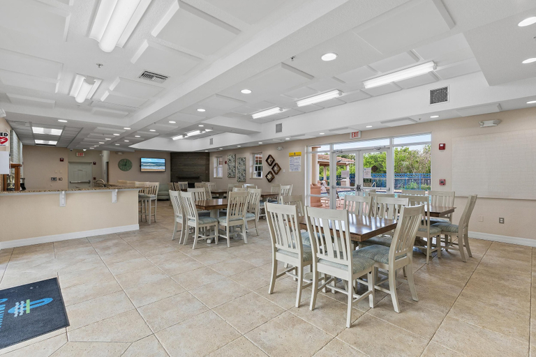 Food & Drinks 5, Oceanwalk 7-404, Volusia