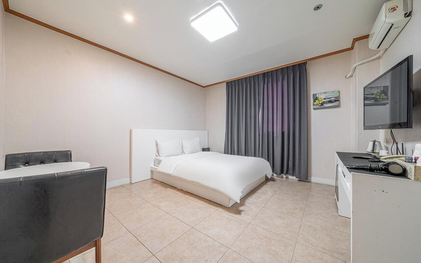 Room 2, Hotel Lisa, Donghae