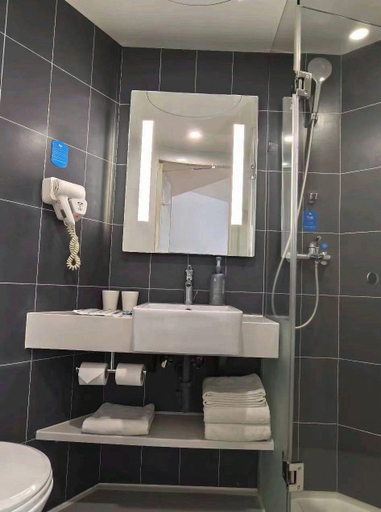 Bathroom, Hanting Hotel Tongliao Ganqika Railway Station, Tongliao