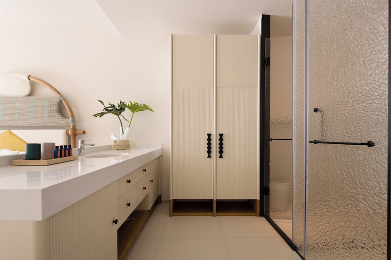 Wardrobe 5, Arcadia·Anzhi Feng Sui Hua Kai Seaside Resort Hotel, Dali Bai