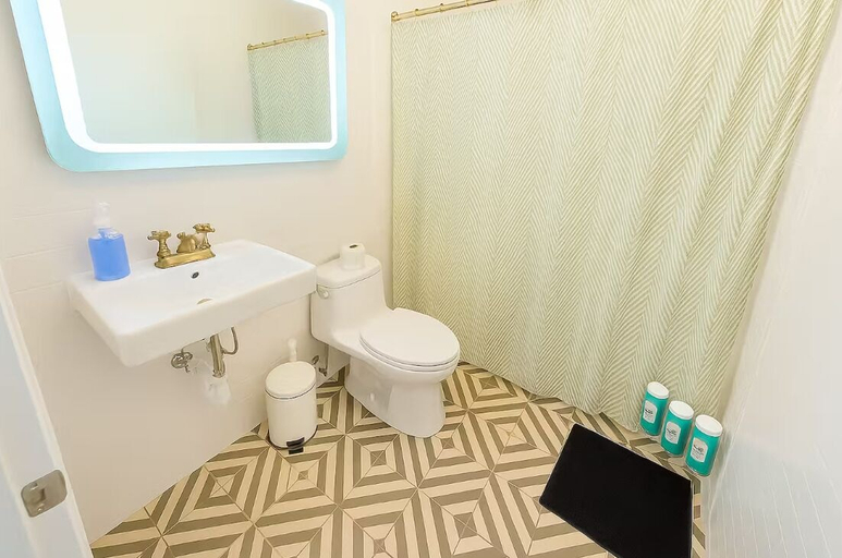 Bathroom, Cozy Miami Beach Haven, Miami-Dade