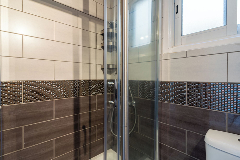 Bathroom 5, Jayde 2-BR Apt. & Balcony in Larnaca, Larnaca