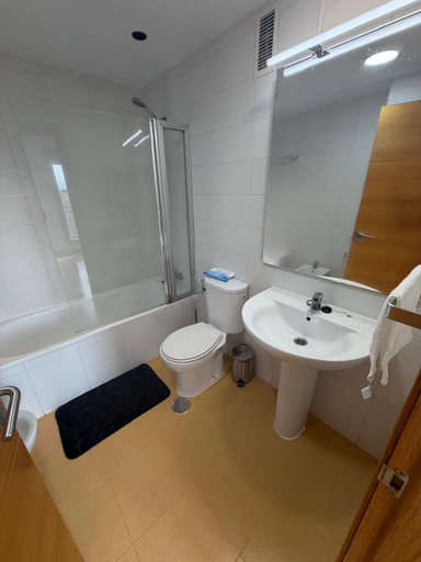 Bathroom 3, Apartament H&C, Madrid