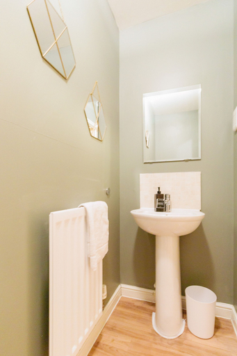 Bathroom 5, Orchid House in Cambridge, Cambridgeshire