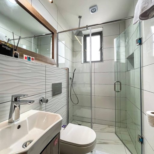 Bathroom 4, Huxton Hotel, Eti-Osa