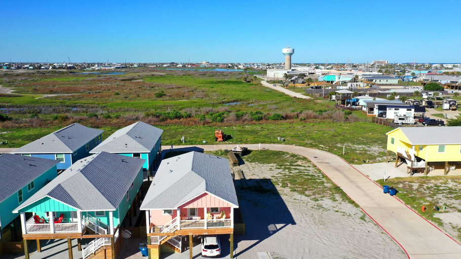 Exterior & Views 2, Patio Lounge w/ Firepit! Nature Preserve Views Surf-n-dipity by Avantstay, Nueces