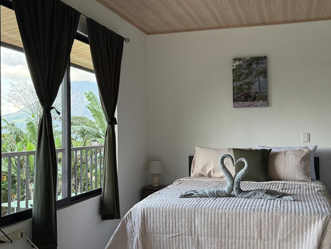 Room 5, Arenal cautiva, San Ramón