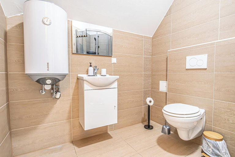 Bathroom 3, Stunning 12BR Floor For 24 People, Wien