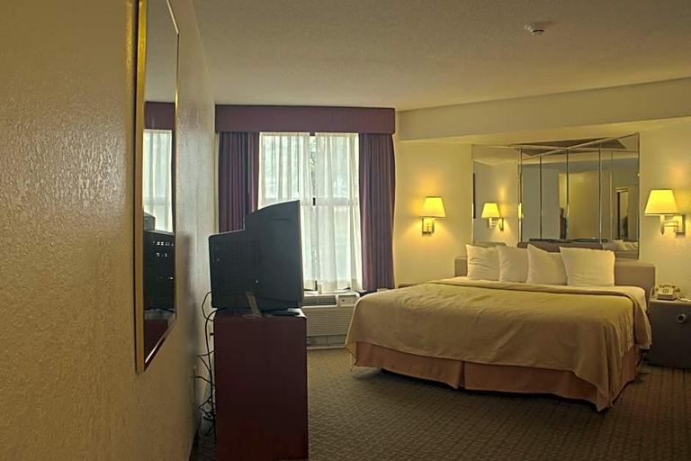 Bedroom 5, Quality Inn and Suites Indianapolis, Marion