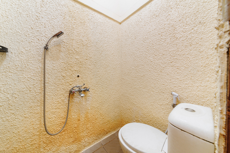 Bathroom 4, Urbanview Hotel Cianjur City Park by RedDoorz, Cianjur