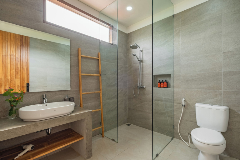 Bathroom 3, Tropical Modern Villa Amaya by OriVista, Badung