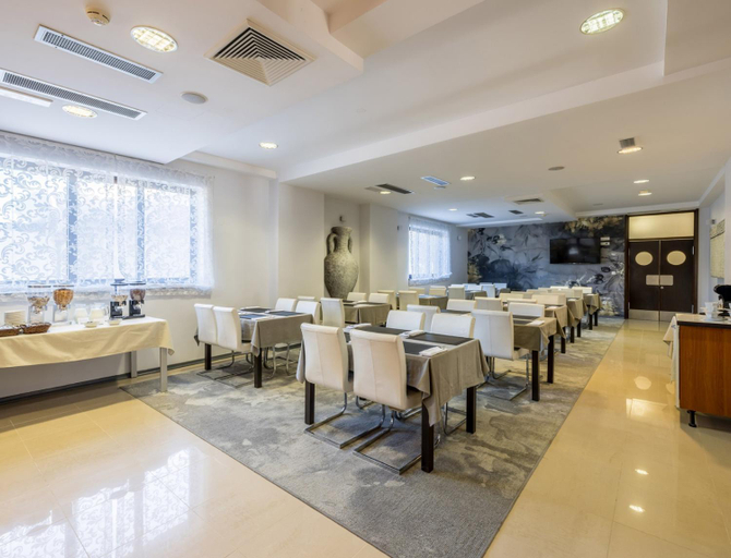 Food & Drinks 5, Apartments & Rooms Danivan Pool Villas, Novalja