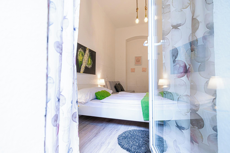 Room 5, Affordable Stay Near Wiener Stadthalle, Wien