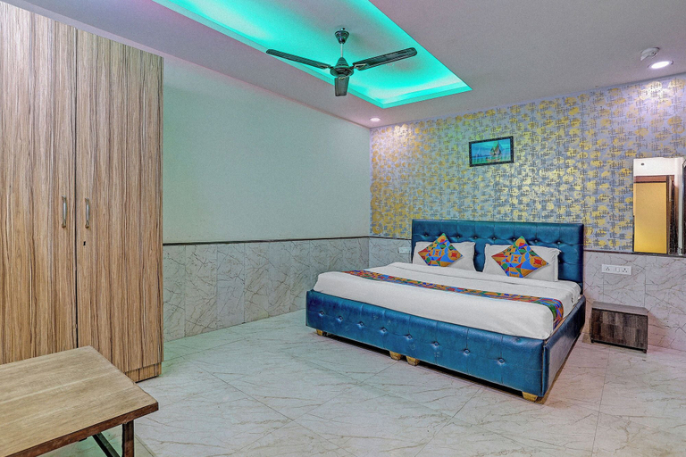 Room 2, Fabhotel Redisston, Gautam Buddha Nagar