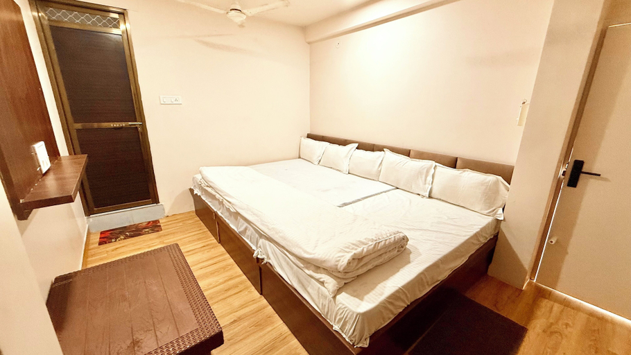 Room 4, Hotel S P Palace near All Prime Location, Ujjain