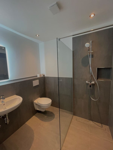 Bathroom 3, A & B Apartment u. Zimmervermietung eGbR, Pinneberg