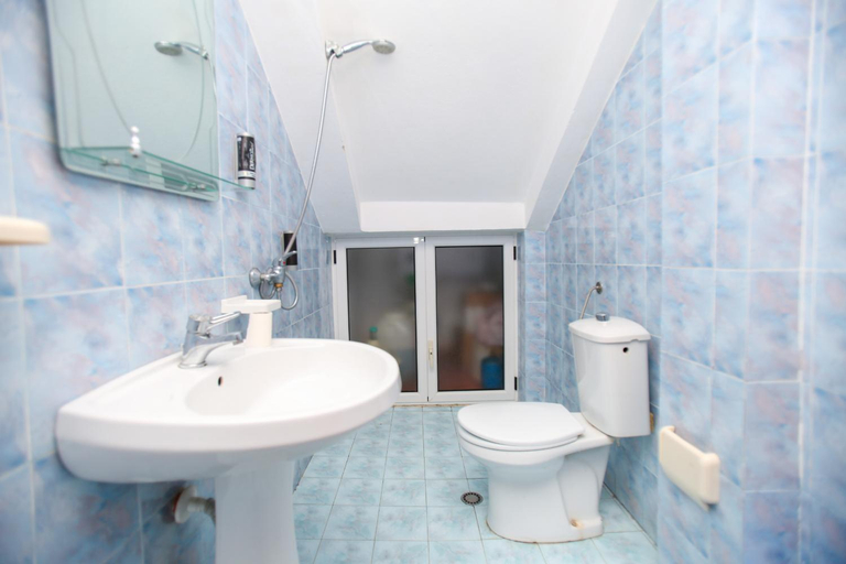 Bathroom 4, Villa Meminaj, Vlorës