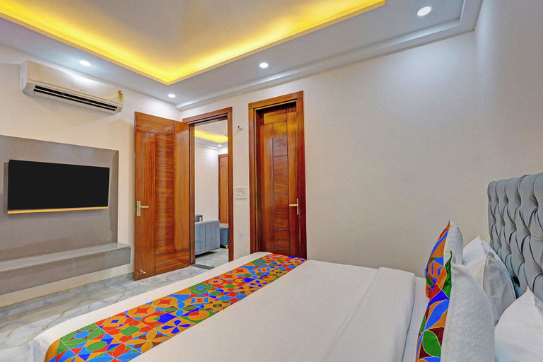 Room 3, FabHotel Premier Stays - 800m from Artemis Hospitals Gurgaon, Gurgaon