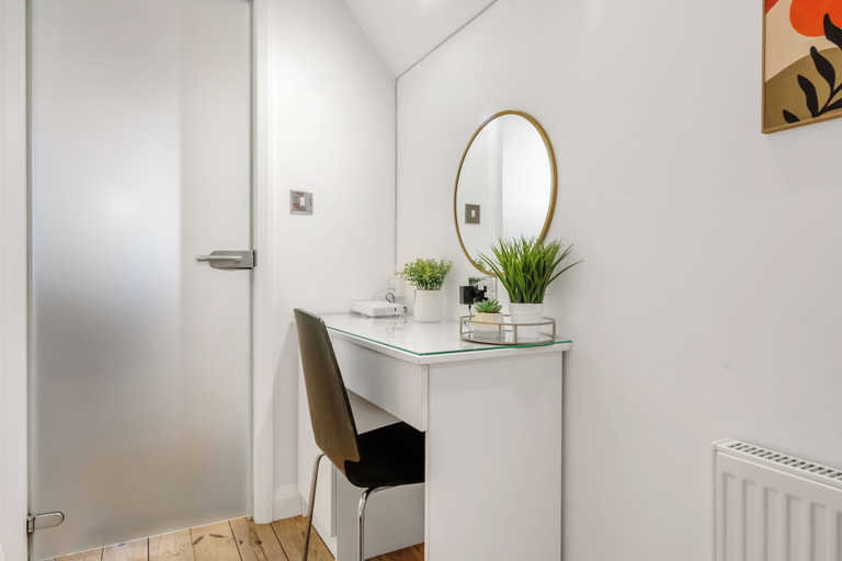 Room 2, Central Apt Old Market Sqr with Parking, Nottingham