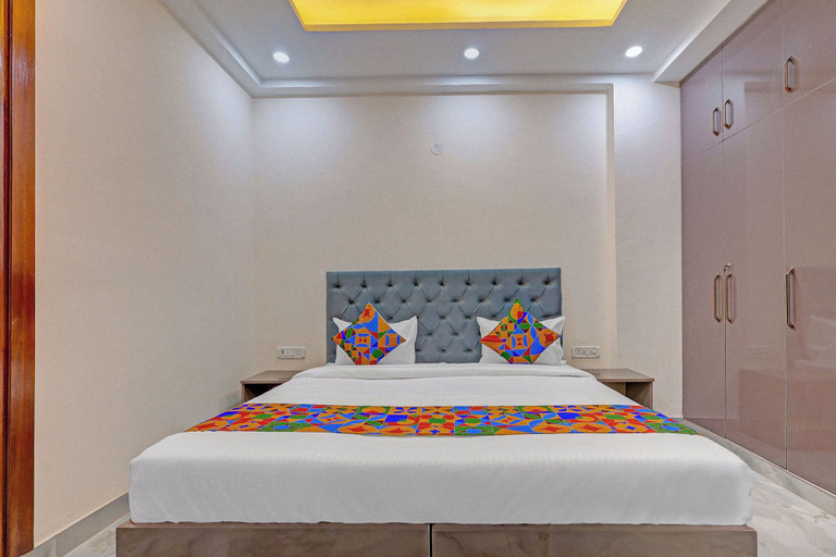 Room 4, FabHotel Premier Stays - 800m from Artemis Hospitals Gurgaon, Gurgaon