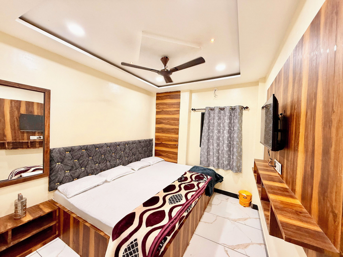 Room 2, Hotel DMD Inn near Temple & Rail Staion, Ujjain