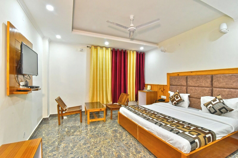 Room 5, Hotel Pine View # 5 Star Feeling # Near Cricket stadium 5 km# VPO, Sudher Dharamshala, Kangra