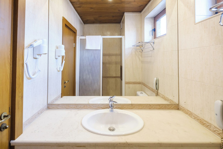 Bathroom 3, Hotel Razlog, Razlog
