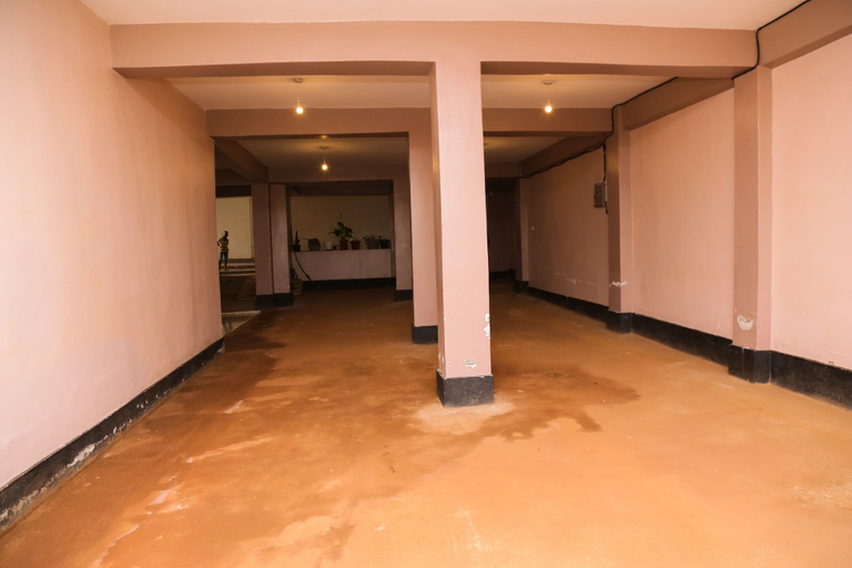 Parking, JD LUXURY HOTEL, Jinja