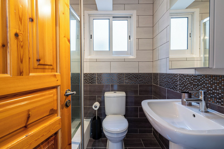 Bathroom 3, Jayde 2-BR Apt. & Balcony in Larnaca, Larnaca