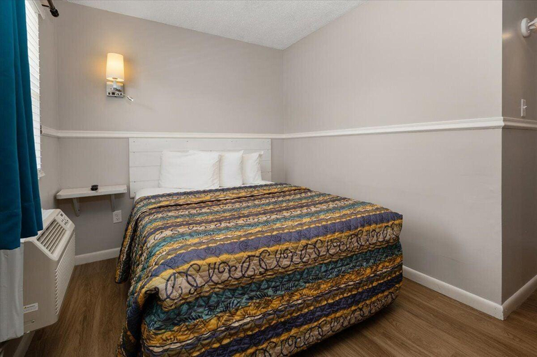 Bedroom 2, Beach Bum West-O Motel, Worcester