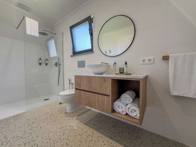 Bathroom 4, Quinta do Ícaro, Praia da Vitória