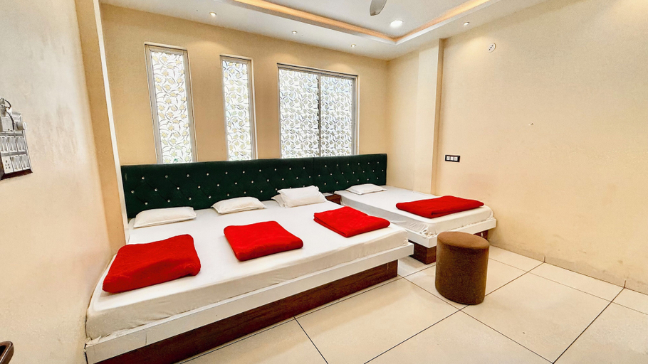 Room 3, Hotel S C PALACE near Mahakal Temple, Ujjain