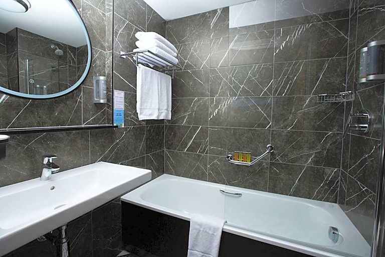 Bathroom 5, Talbot Hotel Clonmel