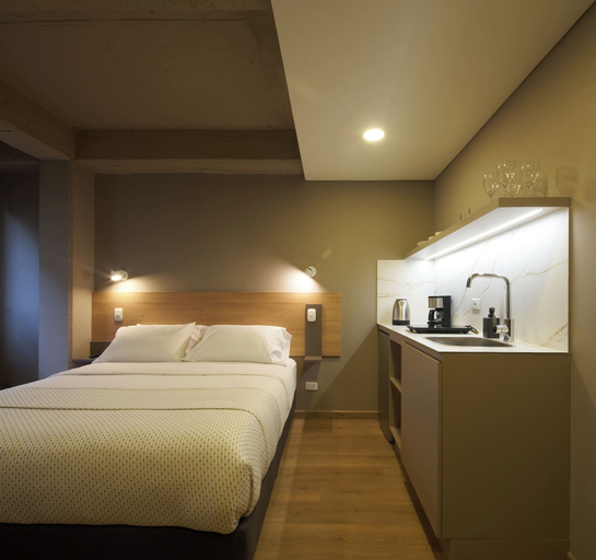 Room 2, letoH 64, Santafé de Bogotá
