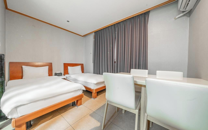 Room 4, Hotel Lisa, Donghae