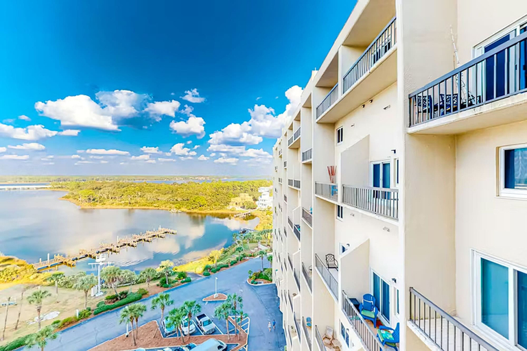 Exterior 2, Pinnacle Port A-929, Bay