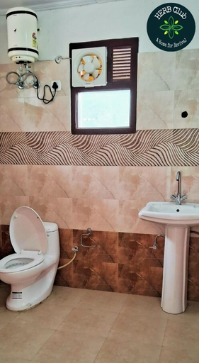 Bathroom 4, Herb Club Homestay, Nainital