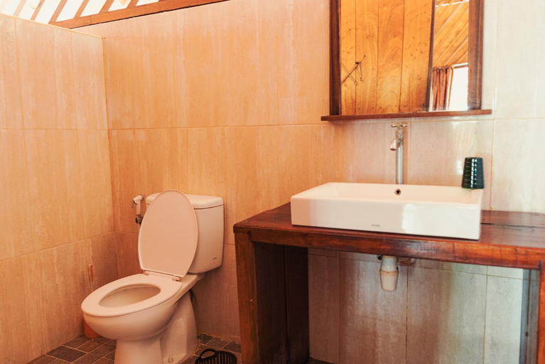 Bathroom 3, Harmony Bay Dive Resort, Tojo Una-Una