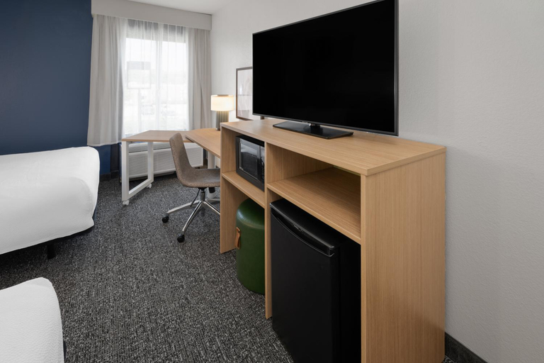 Bedroom, Spark by Hilton Decatur, Morgan