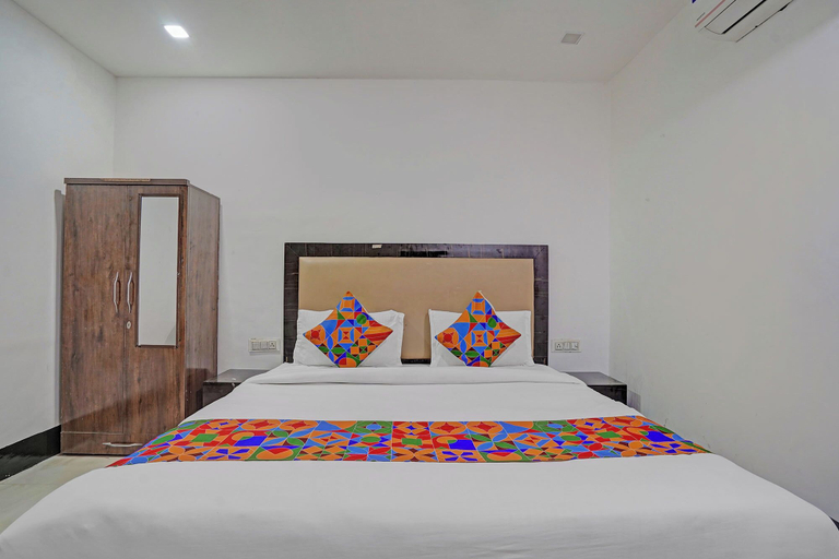Room 5, Via Red Apple II, Delhi