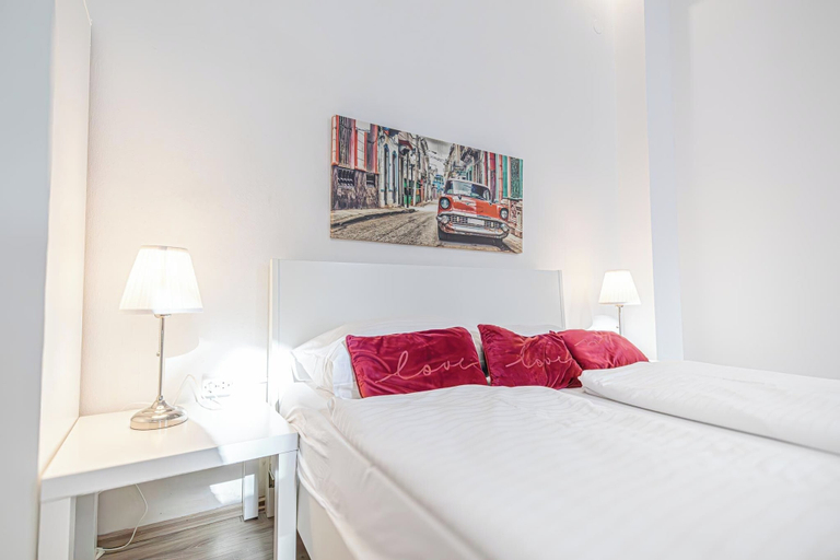 Room 4, Family 2 Apts for 6P Stadthalle Area, Wien