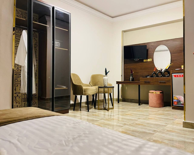 Room 5, MARQUIS PYRAMIDS HOTEL, Al-Ahram
