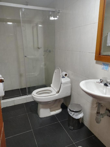 Bathroom 2, Embassy On Holidays, Santafé de Bogotá