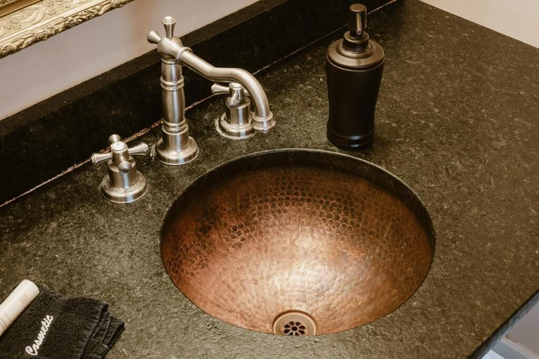 Bathroom 2, Castaneda Hotel, San Miguel
