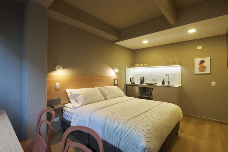 Room 3, letoH 64, Santafé de Bogotá
