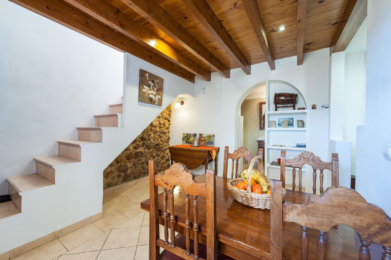 Others 5, ELIAS NEIL HOUSE, Baleares