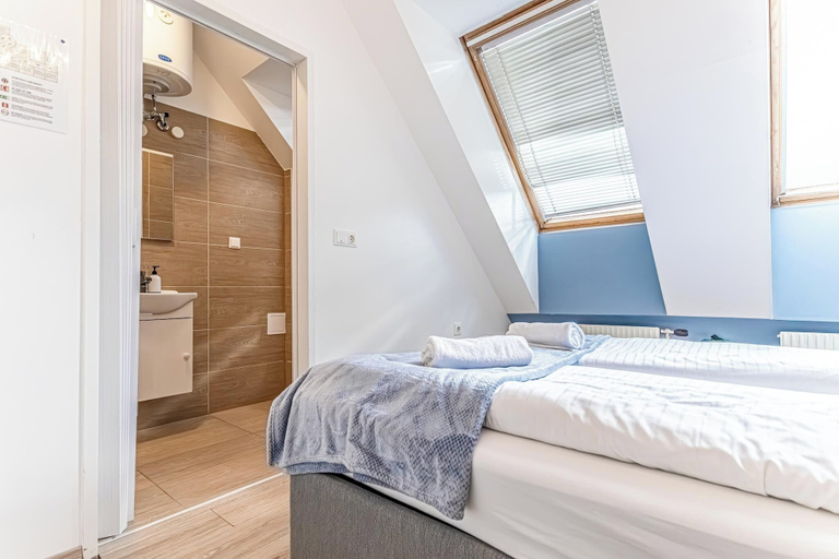 Room 5, Stunning 12BR Floor For 24 People, Wien