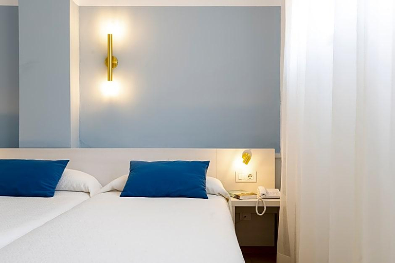 Bedroom 4, Flor Los Almendros Apartamentos, Baleares